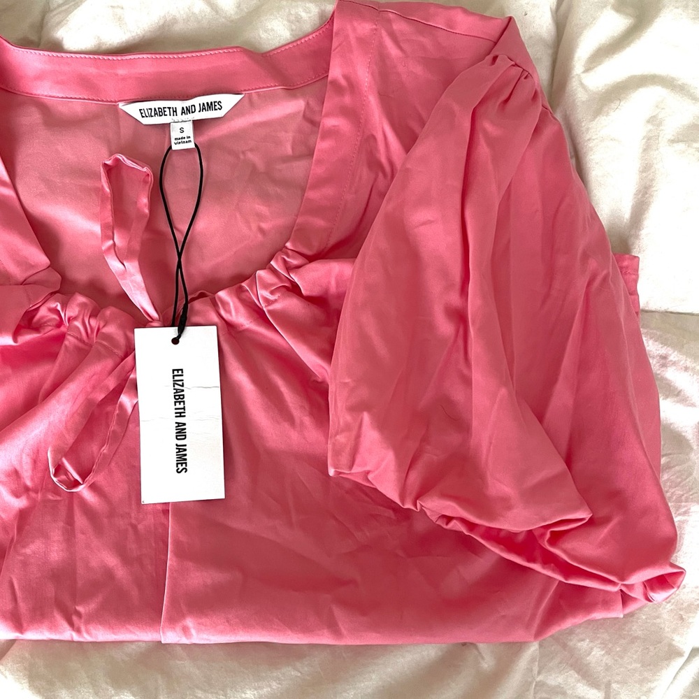 Last Chance! NWT puff sleeve blouse